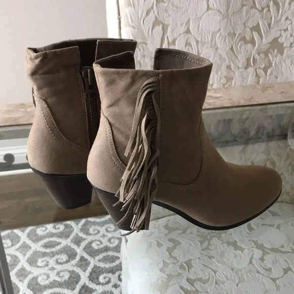 Apt 9 Adelina Grey Fringe Boots - Picture 2 of 5